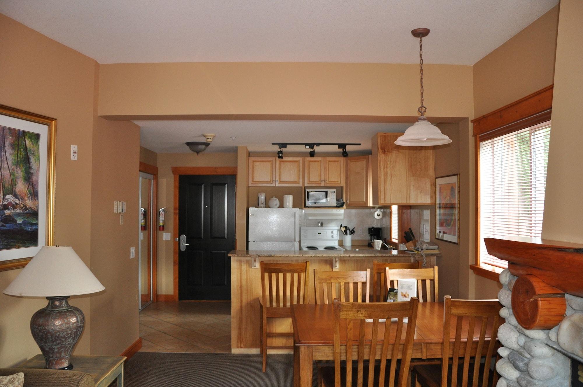 Lizard Creek Lodge Fernie Bagian luar foto