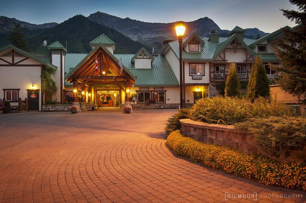 Lizard Creek Lodge Fernie Bagian luar foto