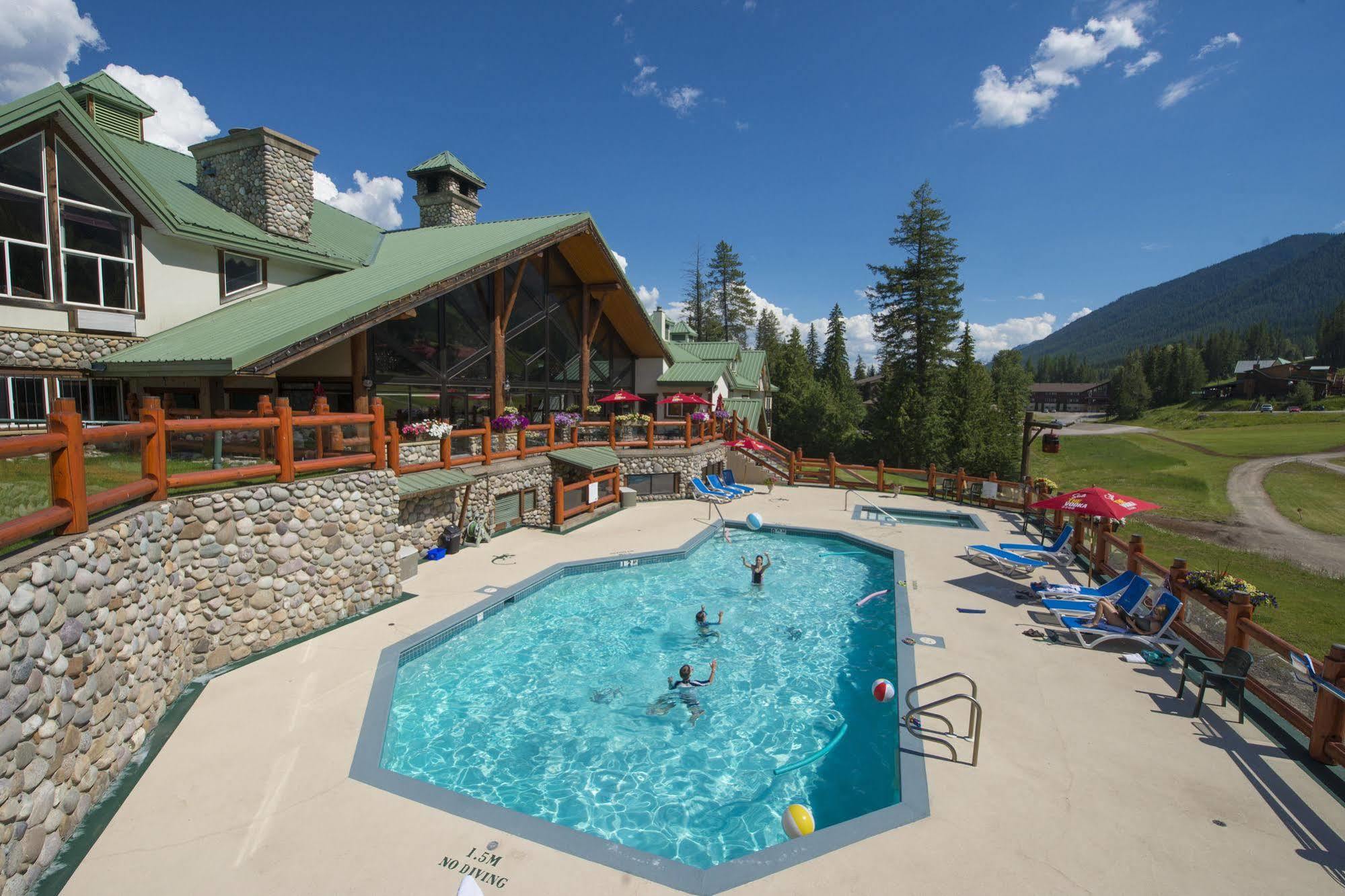 Lizard Creek Lodge Fernie Bagian luar foto