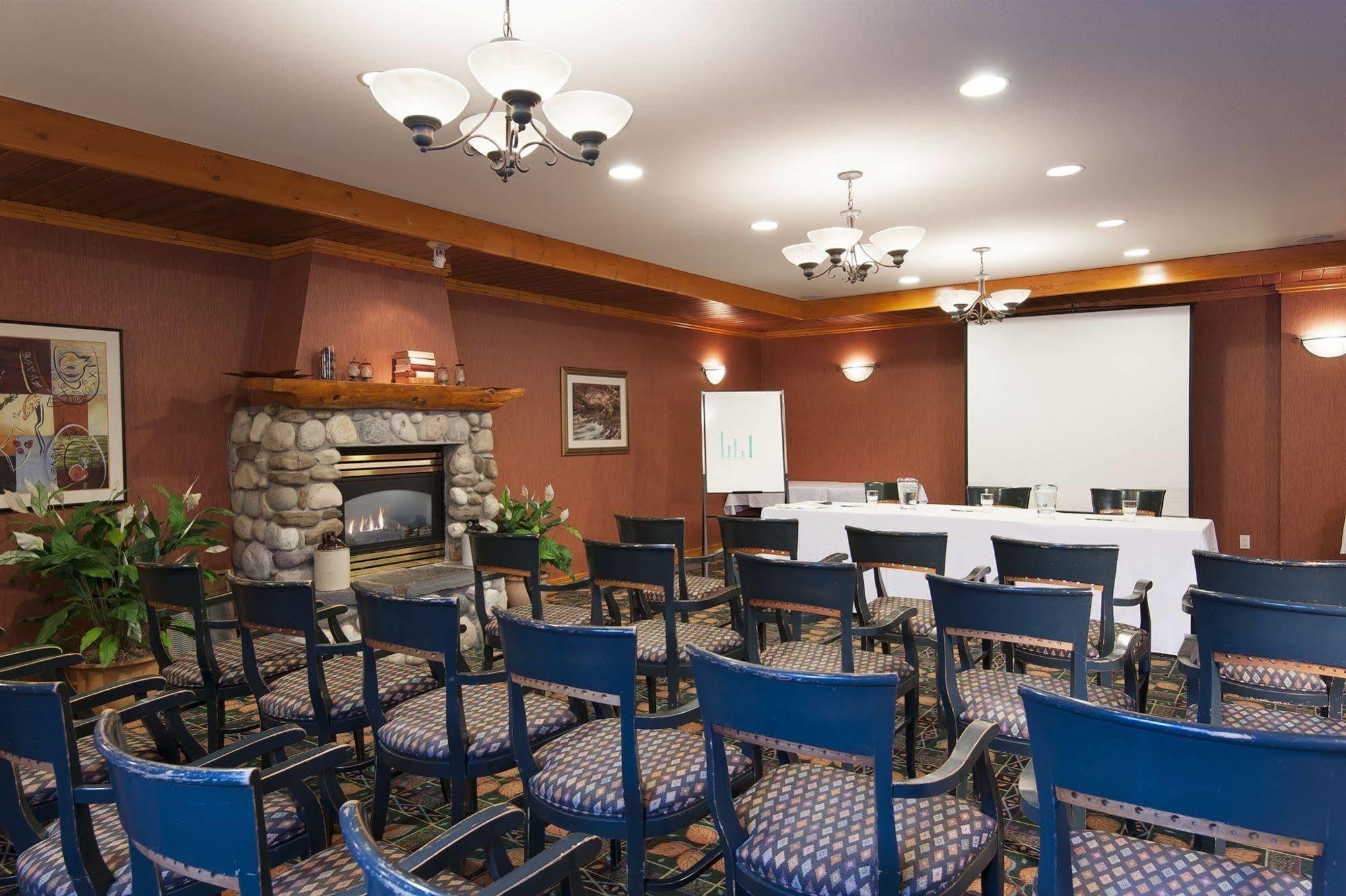 Lizard Creek Lodge Fernie Bagian luar foto