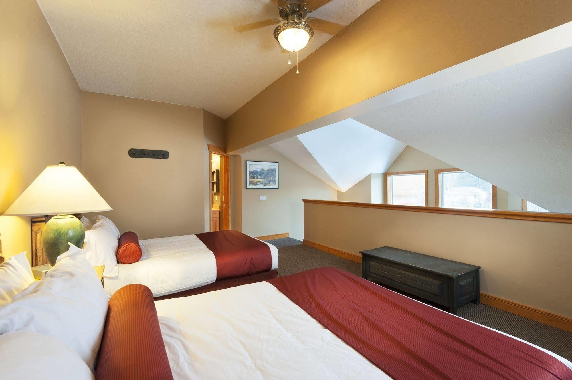 Lizard Creek Lodge Fernie Bagian luar foto